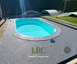 Plage Piscine Résine Marbre et Gom Gournay en Bray LRC Concept